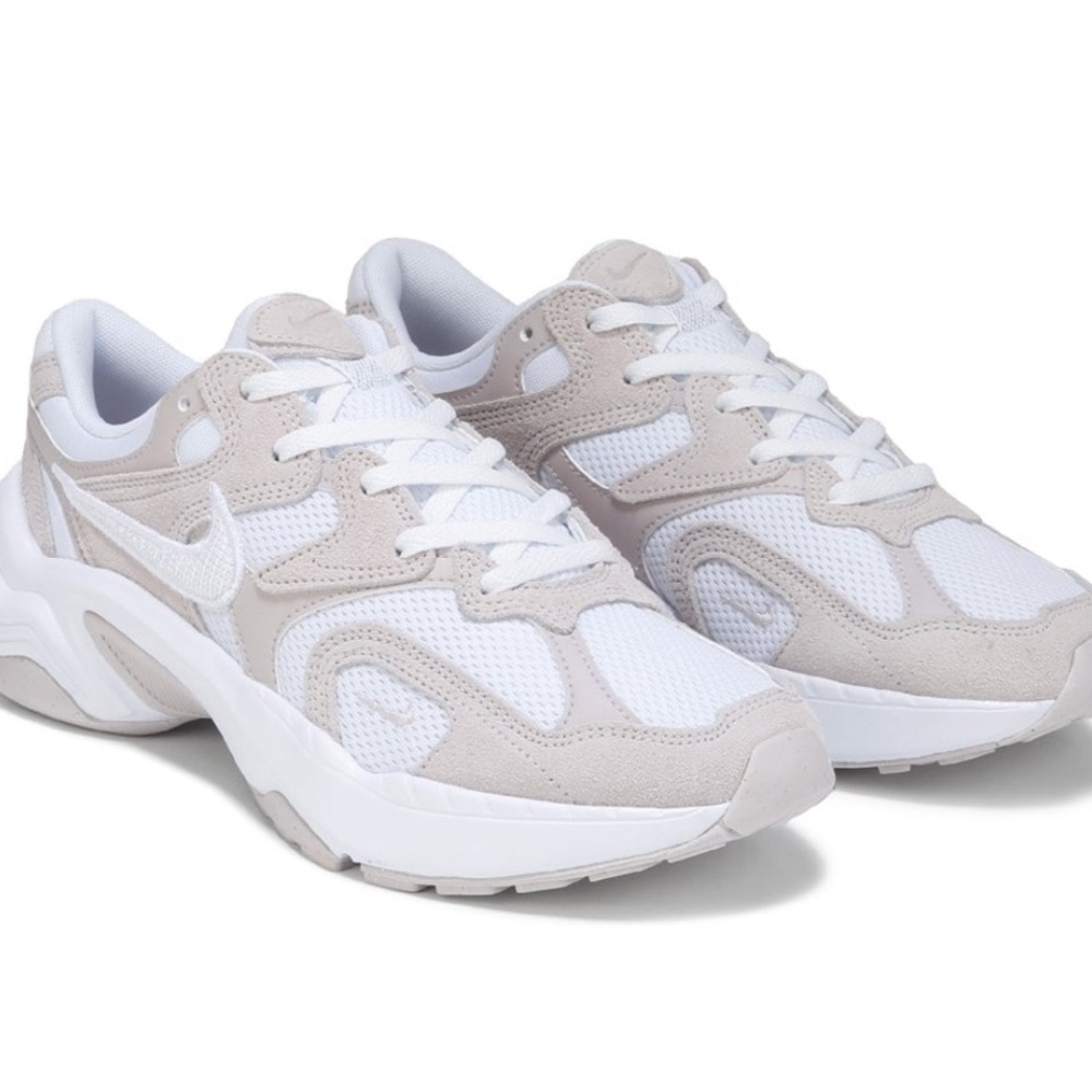Nike Women's AL8 Sneaker, brand new size 8.5 comes in a Nike box